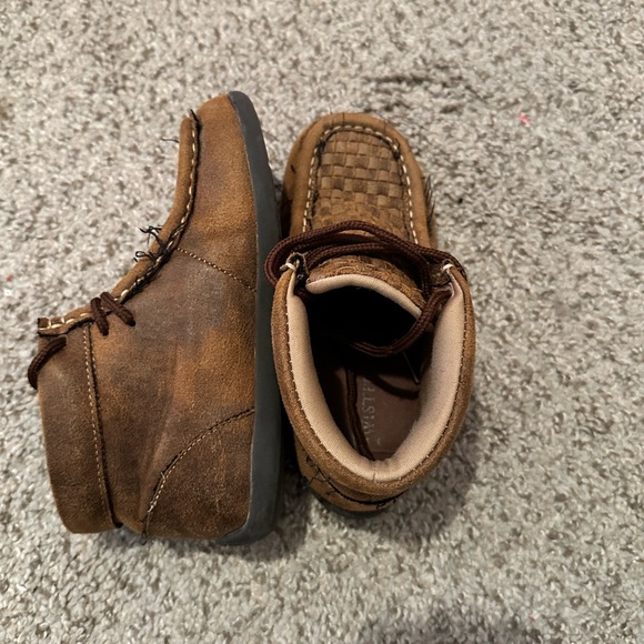 Twister toddler size 11 - Picture 3 of 4